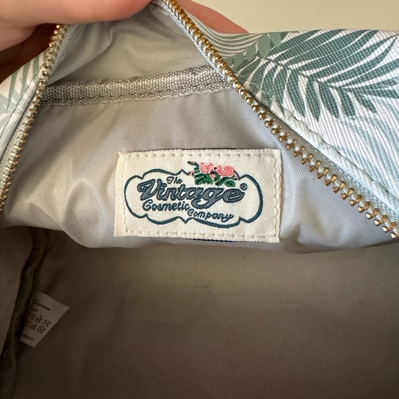 Leafy Cosmetic Bag - Picture 3 of 4